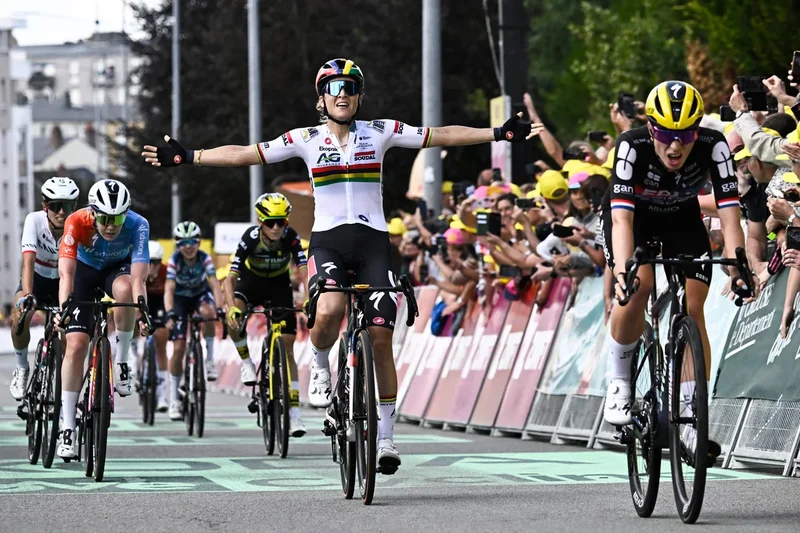 Kim Le Court sprints to Tour de France Femmes stage six victory