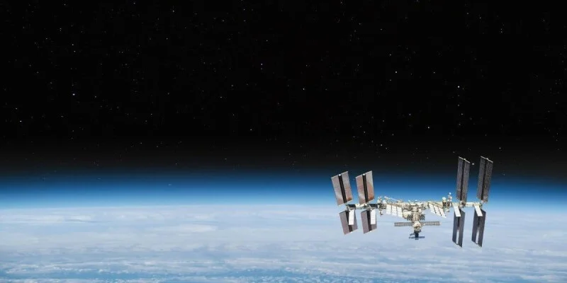 ISS spacewalkers discover there's no such thing as a quick antenna job