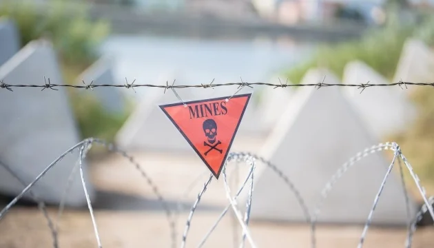 Lithuania builds new defensive line on border with Russia and Belarus