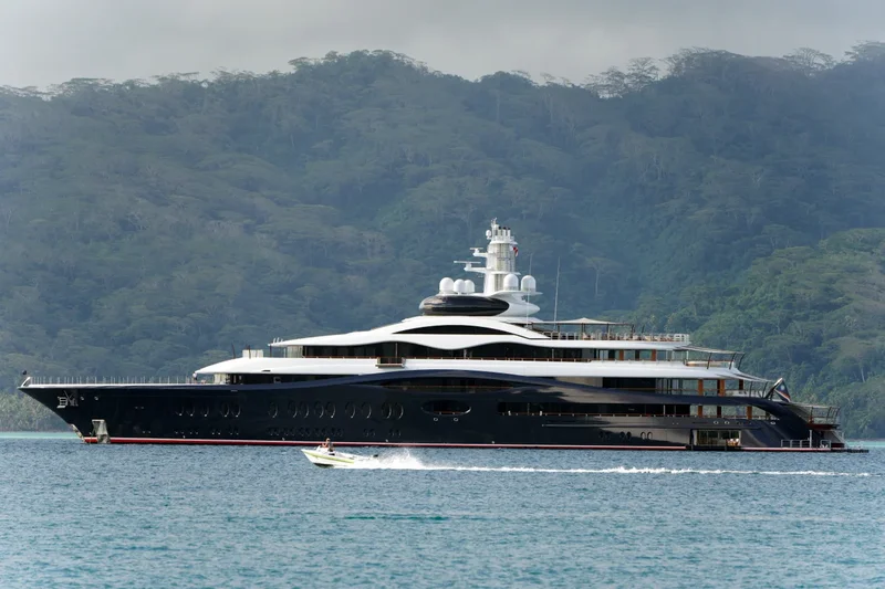 $300m Zuckerberg yacht accused of failing to answer stranded boat’s call for help