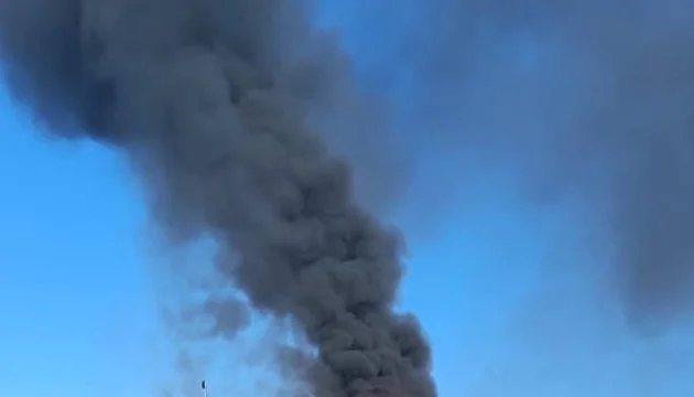 Russian forces strike Zaporizhzhia again, damaging industrial facility