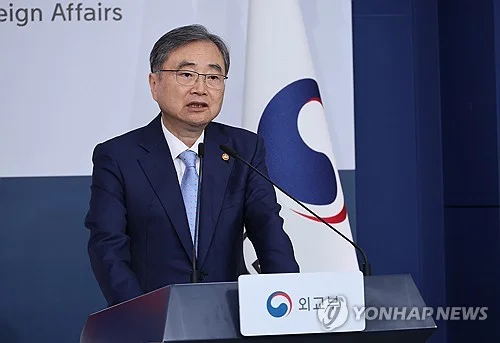 (LEAD) FM Cho vows efforts to create conditions for nuclear sub project