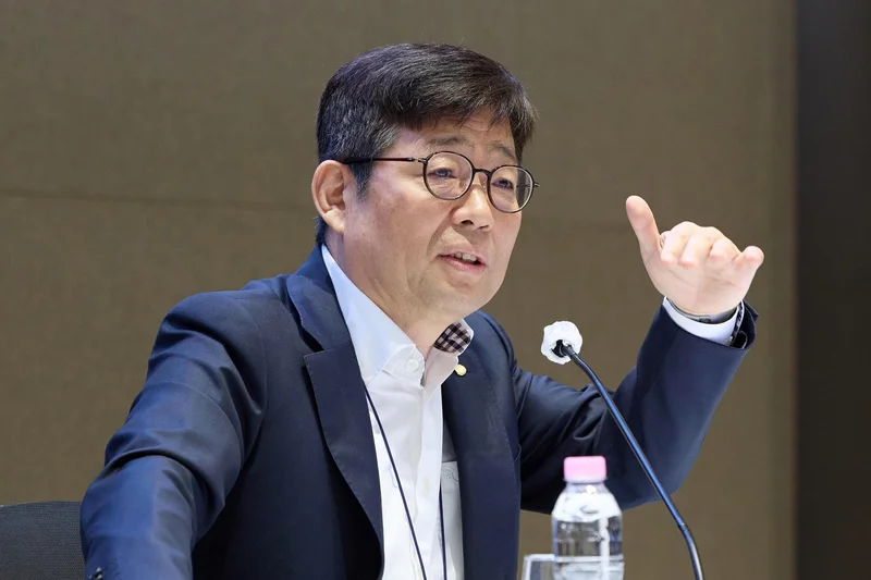 Senior BOK official leaves door open to further rate hikes