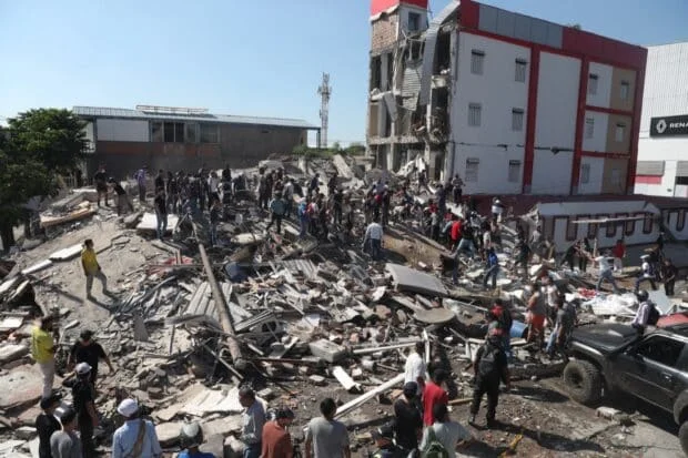 Magnitude 7.4 earthquake rocks Colombia, killing at least 111 people