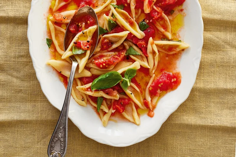 A simple no-cook tomato sauce for peak summer heat, from Meryl Feinstein