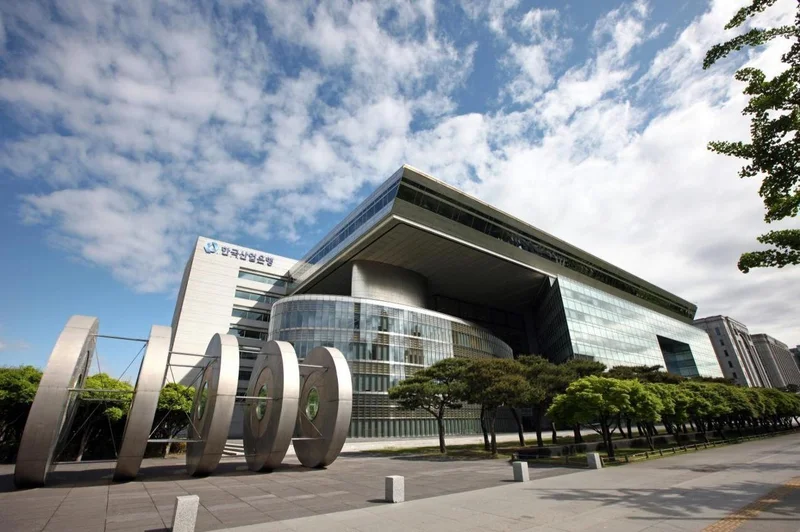 Gov't plan to relocate state-run financial institutions to regional areas faces backlash