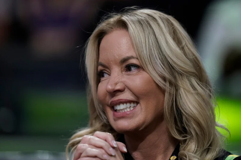 Buss family will sell minority ownership stake in Lakers to Kushner and Iger, reports say