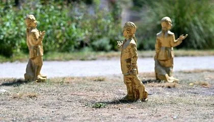 More Than 200 Golden Mozart Statuettes Stolen From Salzburg Months After Famed Composer’s 270th Birthday