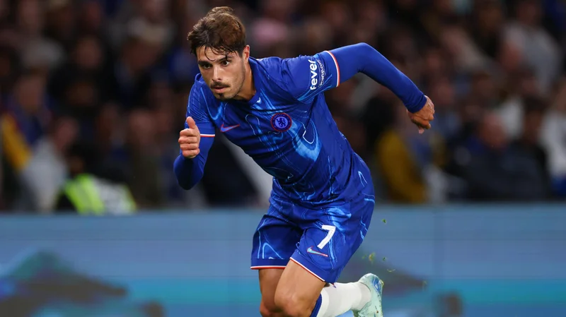 Transfer: Chelsea inform Man City of Pedro Neto’s asking price