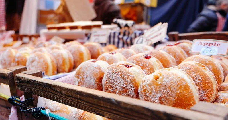 Is it worse to eat junk food early in the day?