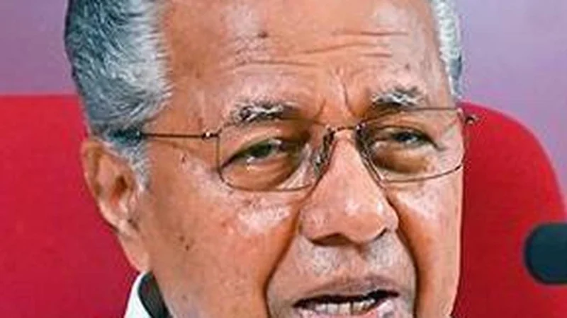 Keralam Opposition leader Pinarayi Vijayan rejects hawala allegations, claims family being targeted