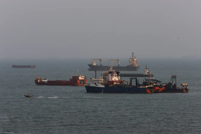 Strait of Hormuz shipping grinds to a halt ahead of U.S.-Iran ceasefire expiry