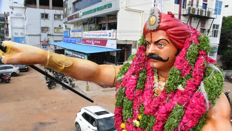 Who was Sarvai Papanna or Papadu?