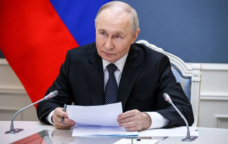 Putin congratulates Russian railway workers on professional holiday