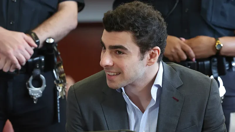 Luigi Mangione's livestream stunt aims to get influencers to 'pressure' jurors: former prosecutor