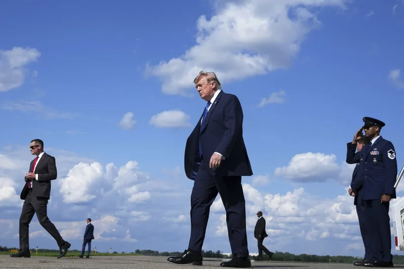 Trump’s approval rating on the economy sinks to just 32%, and even Republicans feel like they need ‘to get a loan before I go grocery shopping’