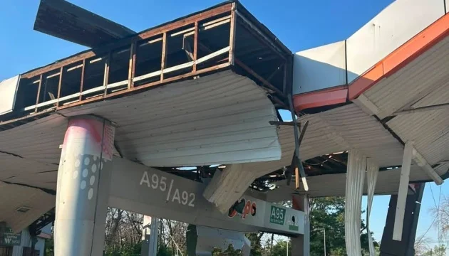 Russians shell Sloviansk: One woman wounded, high-rise buildings and gas station damaged