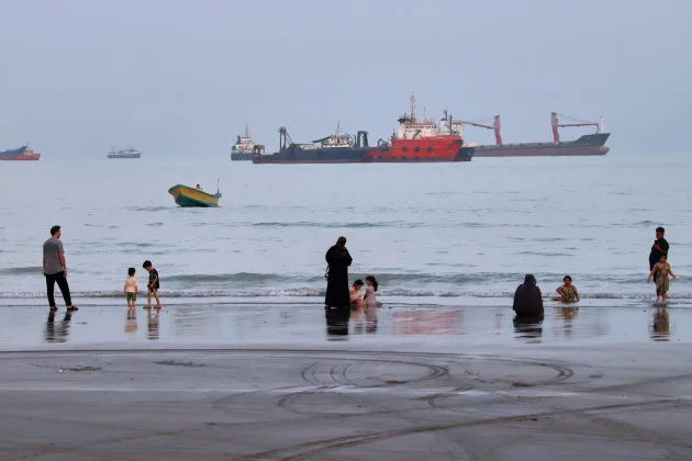 Iran issues demands for reopening of Hormuz, including compensation for war damages