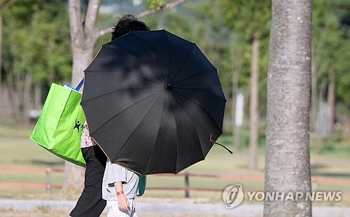(3rd LD) Temperatures soar to record 42.5 C in southeast