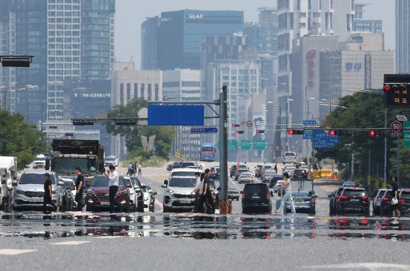 Heat wave shifts west, threatens hotter days for greater Seoul