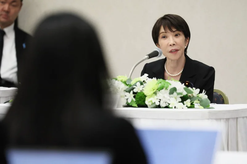 Takaichi to forgo foreign trips this summer following Kumamoto quake