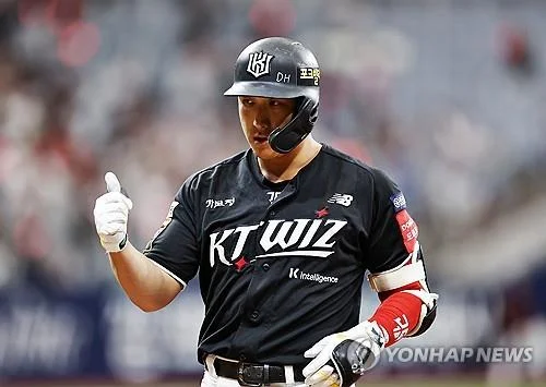 KT Wiz to hold retirement ceremony for ex-captain Hwang Jae-gyun