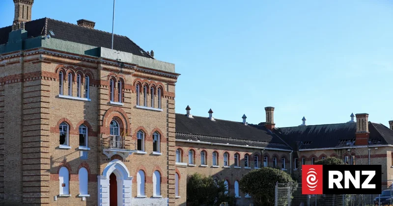 Protest group offers to fundraise to pay to fix derelict heritage building's roof