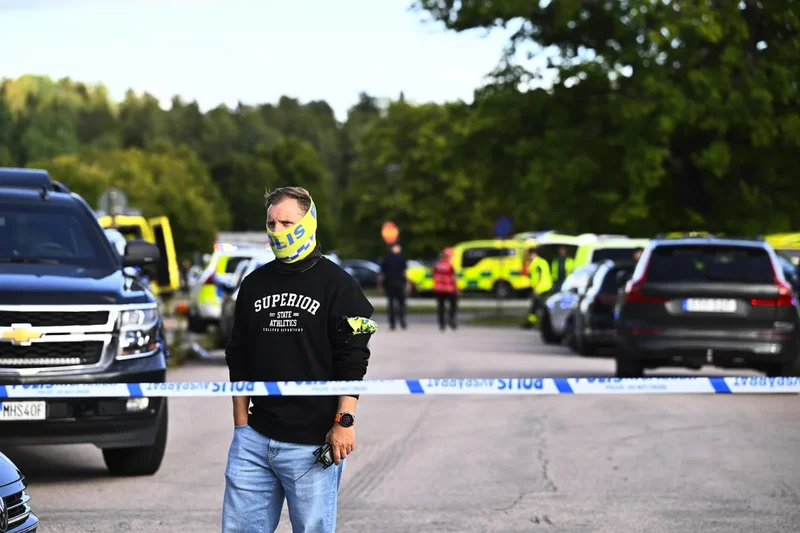 An attacker with a sword wounds several people at a school in Sweden