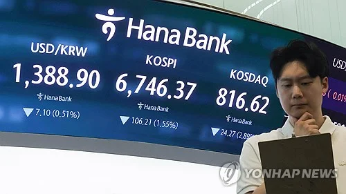 Seoul stocks tad higher late Fri. morning on chip gains
