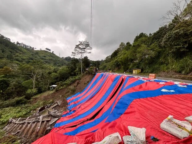 Buses, light vehicles now allowed on damaged Davao-Bukidnon road
