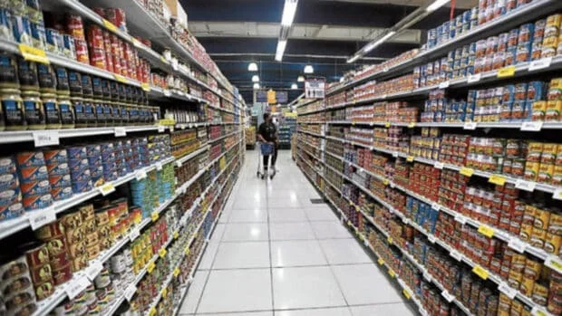 Filipinos turn more cautious on spending amid financial pressures