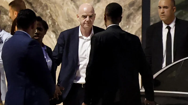 Fifa executives rally behind Infantino despite commercial plan fiasco