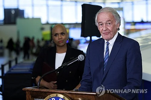 U.S. senator reintroduces bill to expedite humanitarian aid to N. Koreans