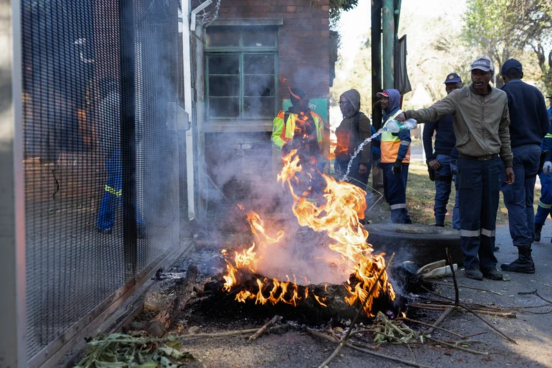 OUR CITY NEWS: Pikitup in deep financial distress as trucks, staff and money run short