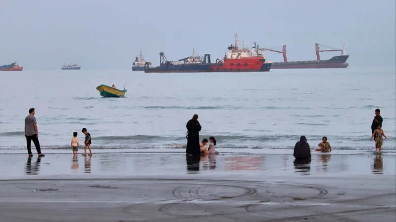 Iran targeted tanker, says UAE, as Tehran says Hormuz deal with Oman close