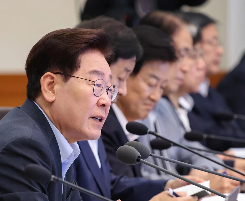 Lee signals no veto for disputed prosecution reform bill