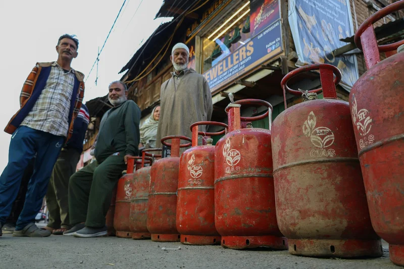 Oil shortages escalate from wars in Iran and Ukraine, with few signs of relief