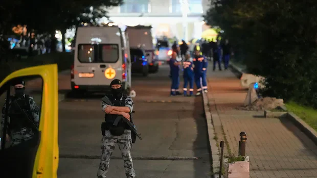 Bombing near upscale Moscow restaurant kills 3 people, wounds at least 21