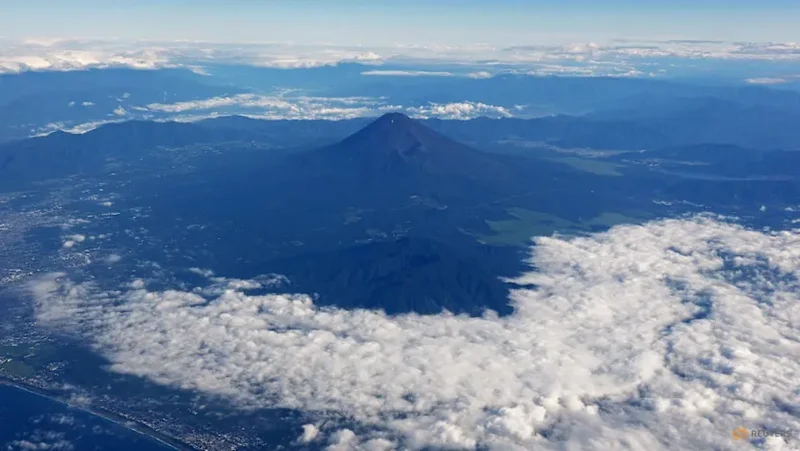 Japan dad ditches 7-year-old for hours to climb Mt Fuji