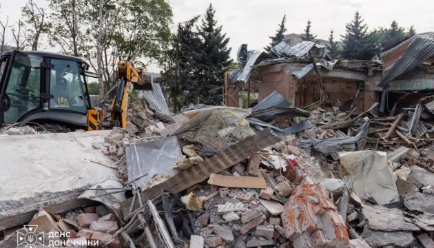 Body recovered from rubble after Kramatorsk airstrike, 27 injured