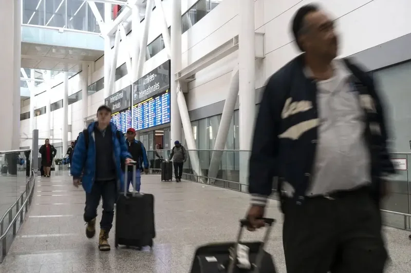 Many Canadians unaware federal travel advisories can void insurance: survey