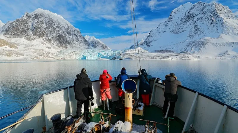 Boater's stunt to awaken sleeping polar bear backfires after brazen horn blast
