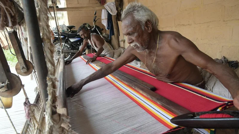 Handloom workers seek steps to protect Bhavani Jamakkalam industry