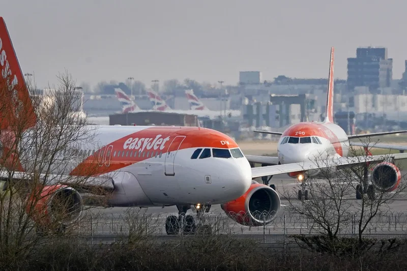EasyJet set for £5.7bn Apollo takeover after rival bidder walks away