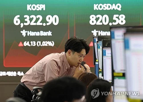 (LEAD) Seoul shares open higher on bargain hunting