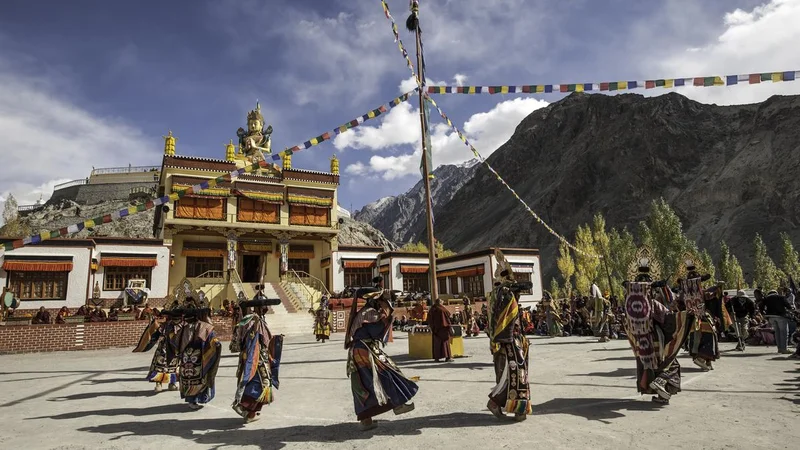 When dance weaves conservation