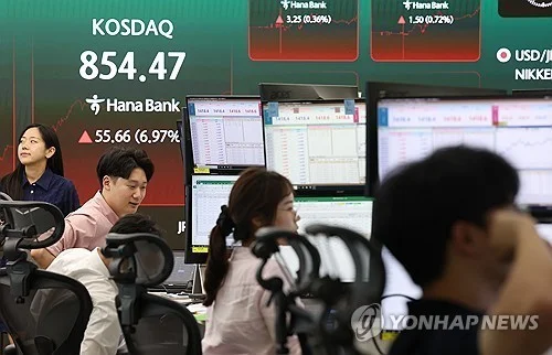 (LEAD) Seoul shares open lower on U.S. losses