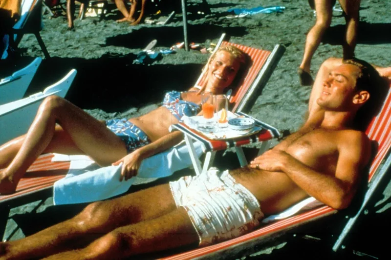 Our holidays have become smartphone binges – here’s how we can truly relax