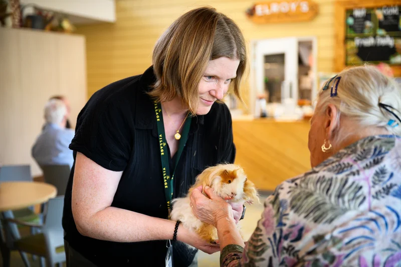 Volunteers and their furry friends offer companionship to seniors living with dementia