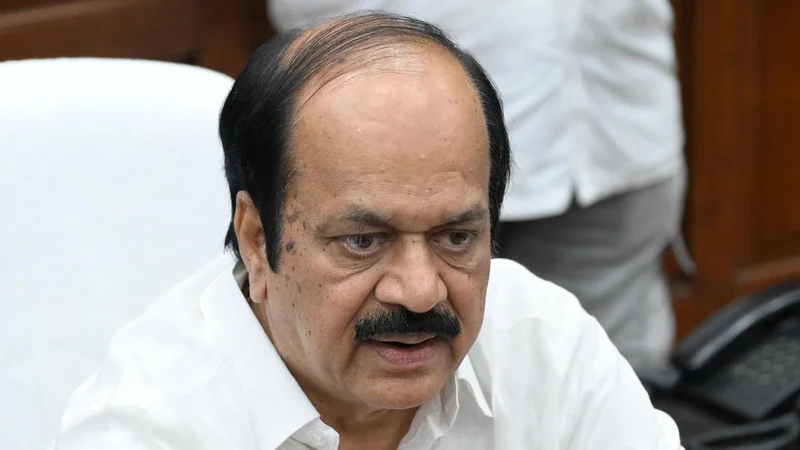 Former AIADMK MLAs facing disqualification proceedings appear before Speaker